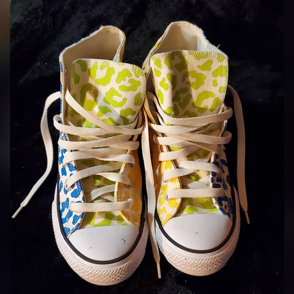 Converse Big Kids Size 7 High Top Chuck Taylor Multicolor - Picture 2 of 6